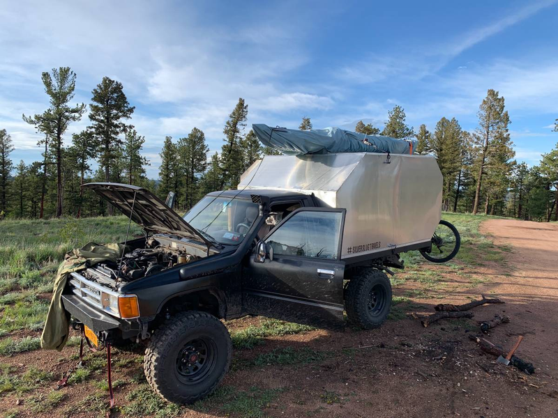 Illustration for article titled At $5,200, Is This 1987 Toyota 4X4 Custom Camper an Apocalypse Wow?
